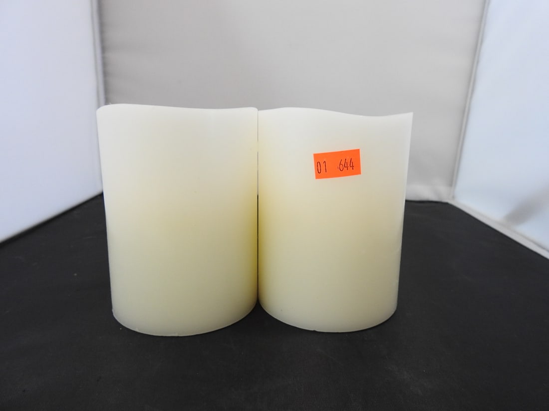 Set of 2 Battery-Operated Pillar Candles - 3