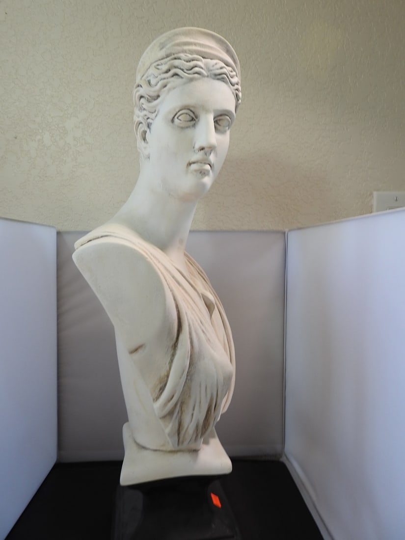 Classical Diana of Versailles Chalkware Statue - 5