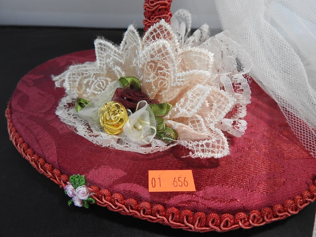 1980s Victorian Style Hat with Display Stand - 2
