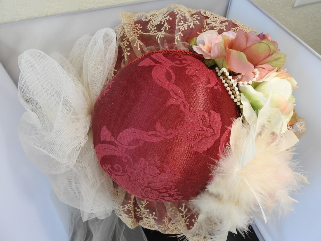 1980s Victorian Style Hat with Display Stand - 4