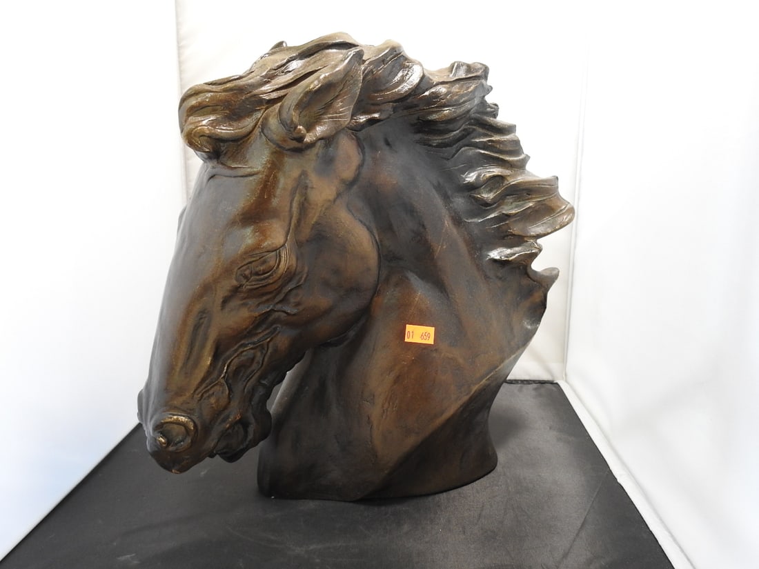 Austin Sculpture Faux Bronze Horse Bust by Tim Spratt: Faux bronze horse bust by Austin Sculpture, copyright 1978, signed Tim Spratt. Approx. 12.5 x 12.5 x 5.5 in.