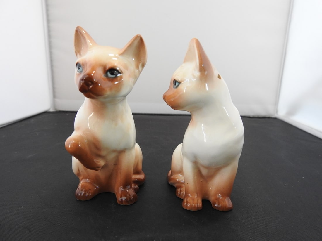 Lot of Vintage Salt & Pepper Shakers - 12