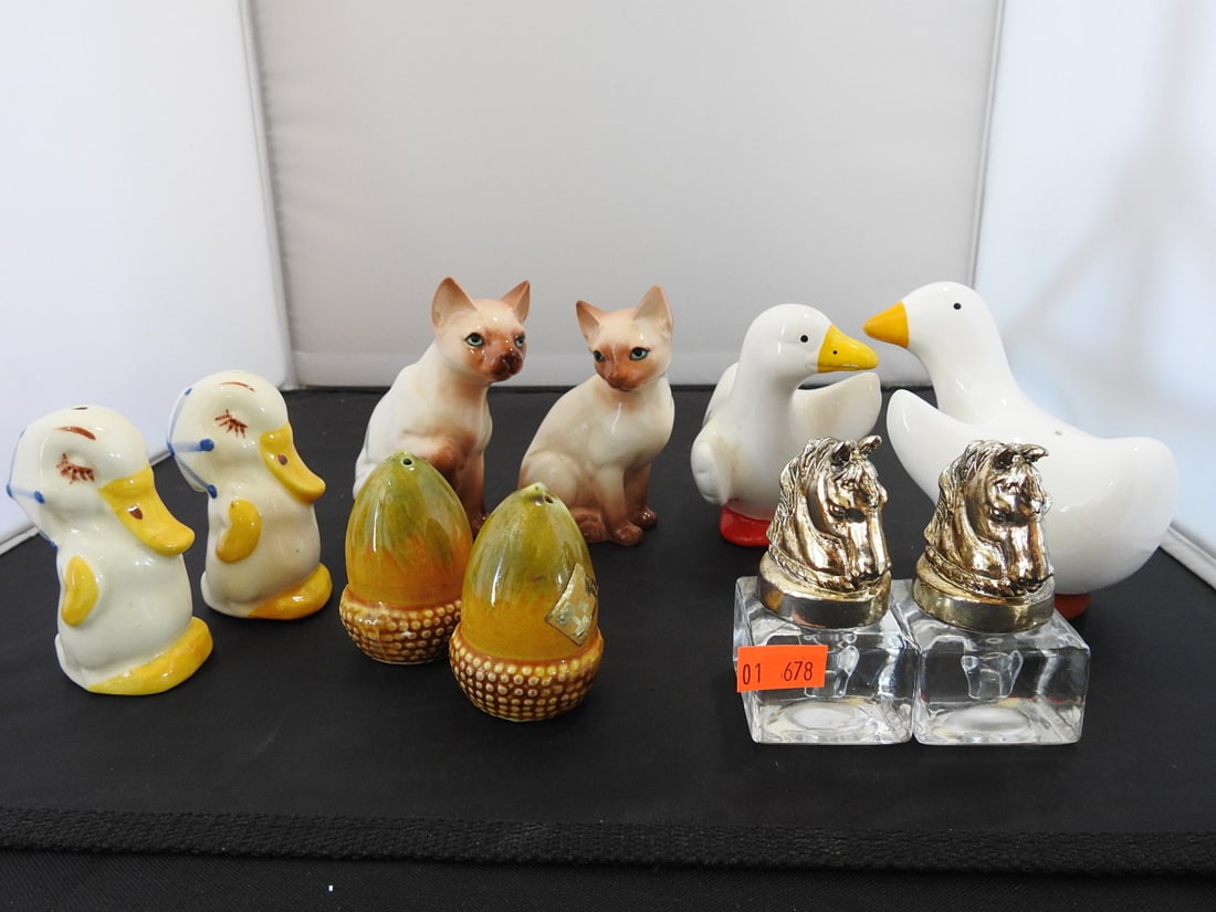 Lot of Vintage Salt & Pepper Shakers: Lot of assorted vintage salt and pepper shakers in various materials, including animal and novelty designs. Measured as a group. Approx. 4.5 x 7 x 7.5 in.