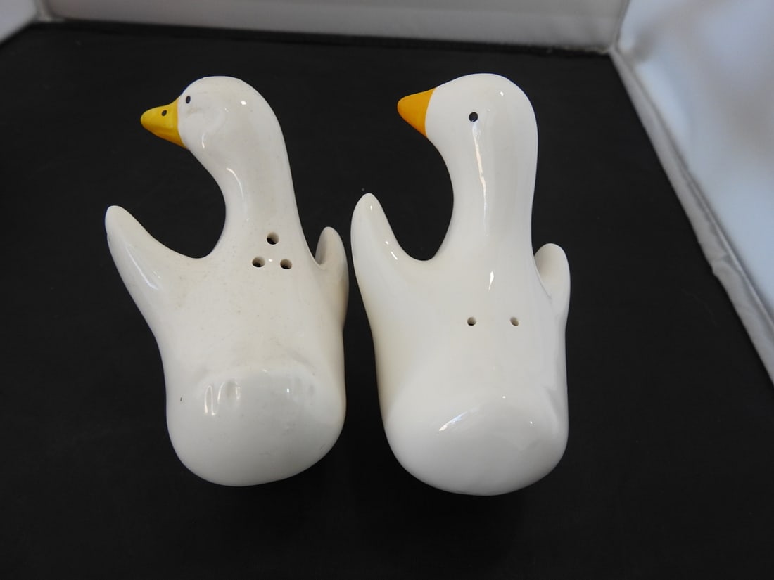 Lot of Vintage Salt & Pepper Shakers - 6