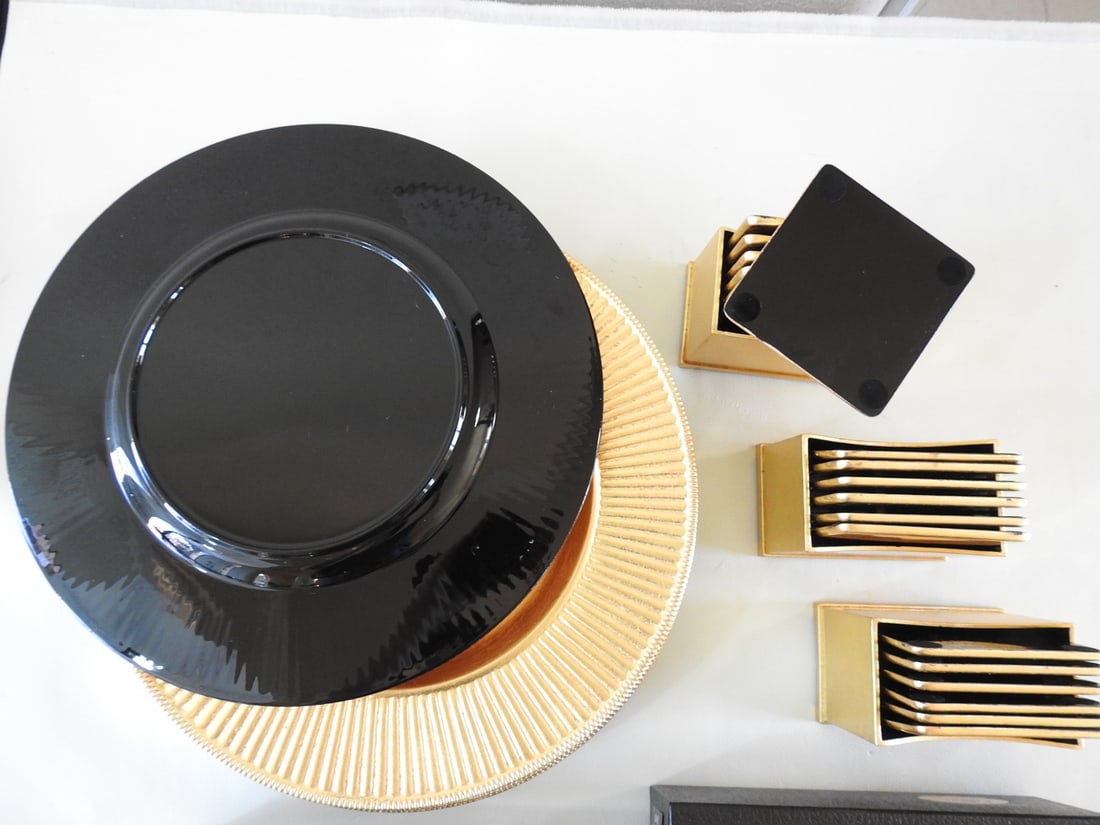 Dinner Entertainment Accessories Group with Chargers & Napkin Rings - 2