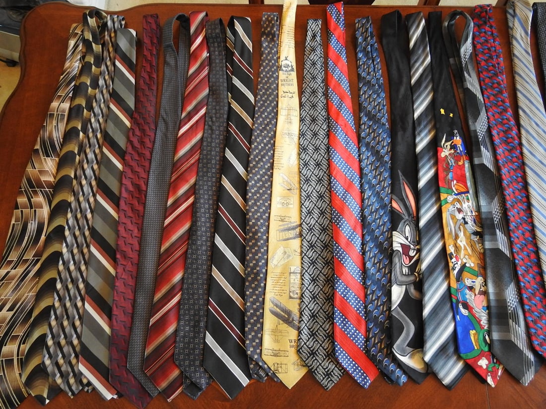 Lot of 39 Designer Silk Ties (1 of 8)