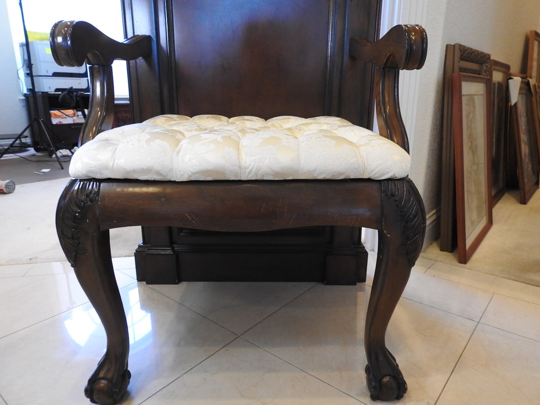 Design Toscano Kenmore Manor Hall Stand with Tufted Seat - 8