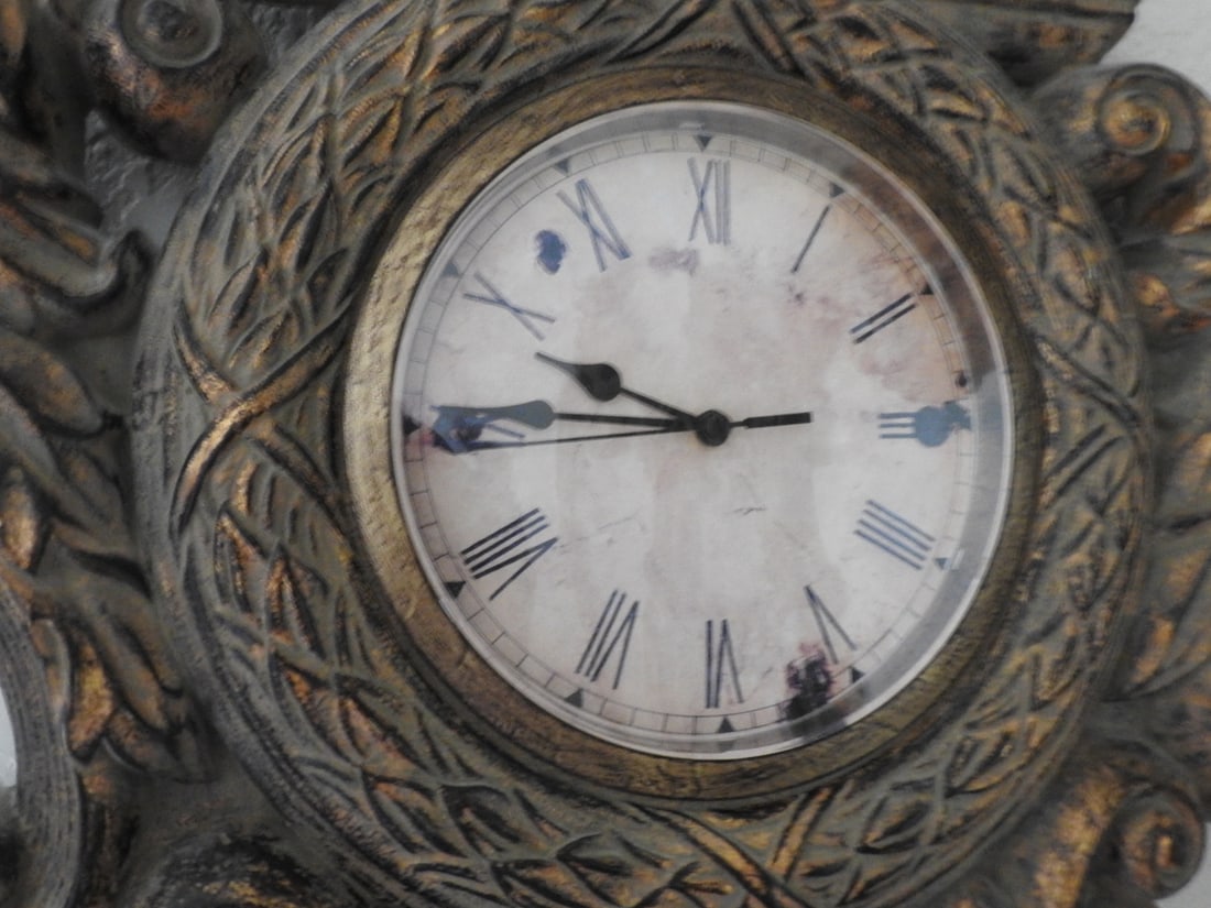 Vintage Rococo Style Gilt Wall Clock - 3