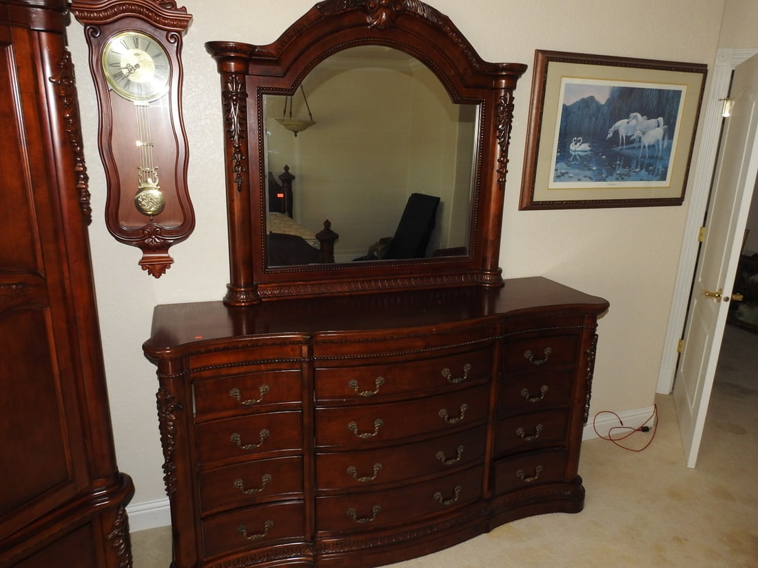 Vintage Rococo Style Carved Mahogany Bedroom Set - 10