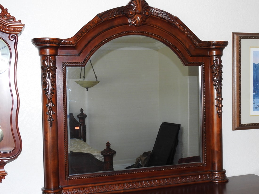 Vintage Rococo Style Carved Mahogany Bedroom Set - 11