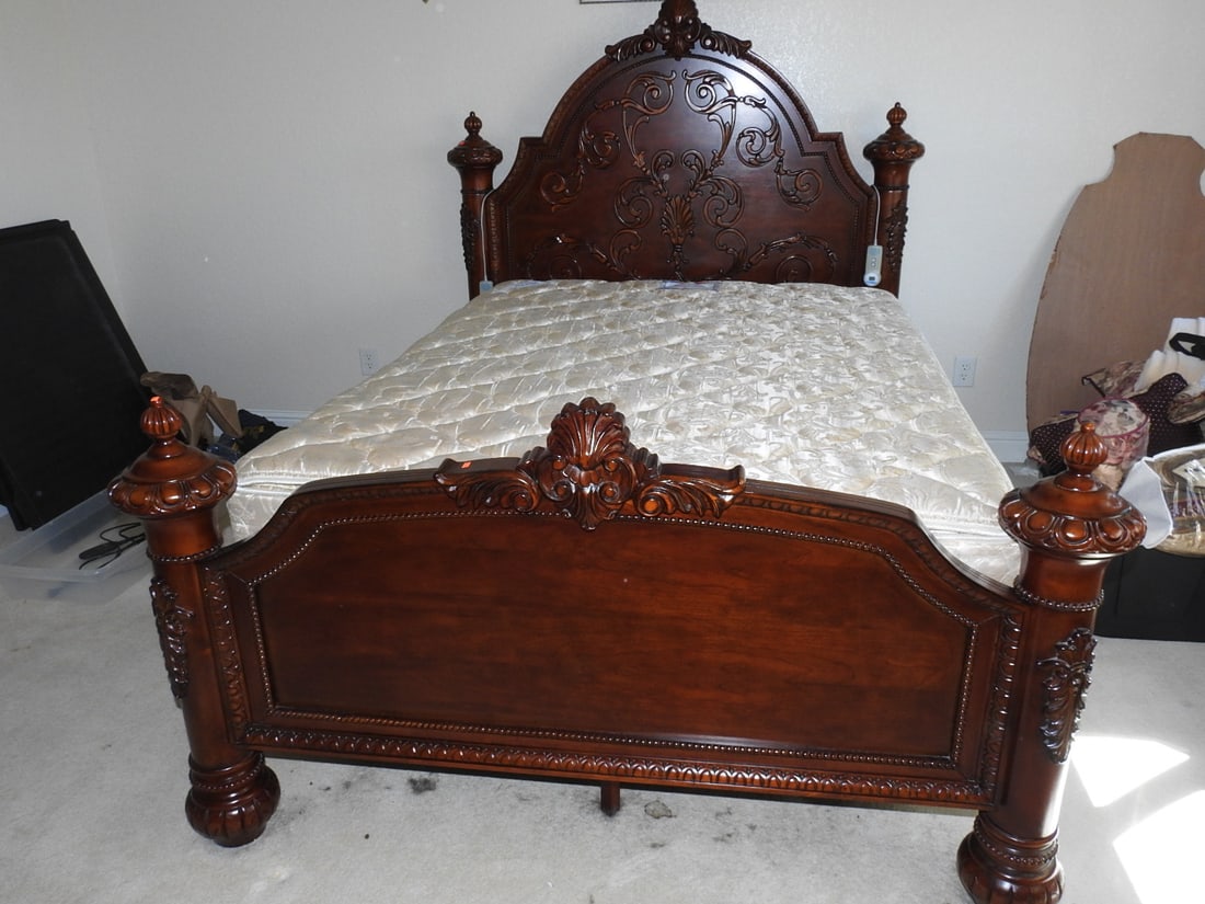 Vintage Rococo Style Carved Mahogany Bedroom Set (1 of 13)