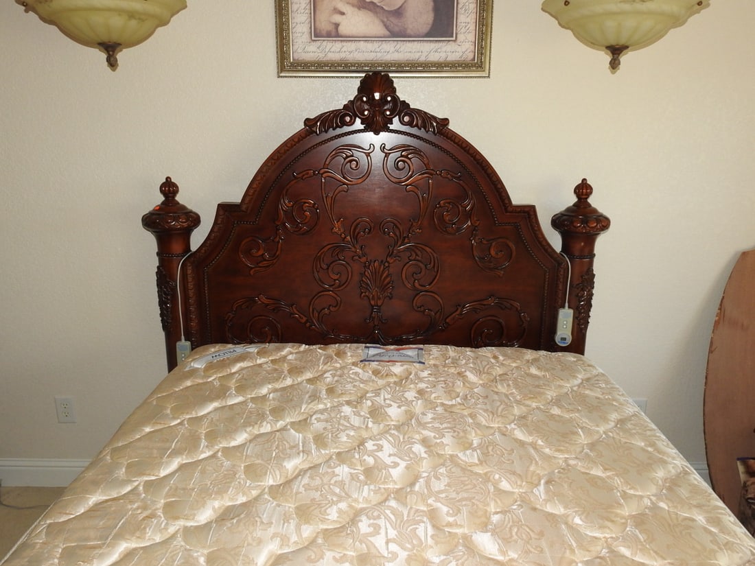 Vintage Rococo Style Carved Mahogany Bedroom Set - 2