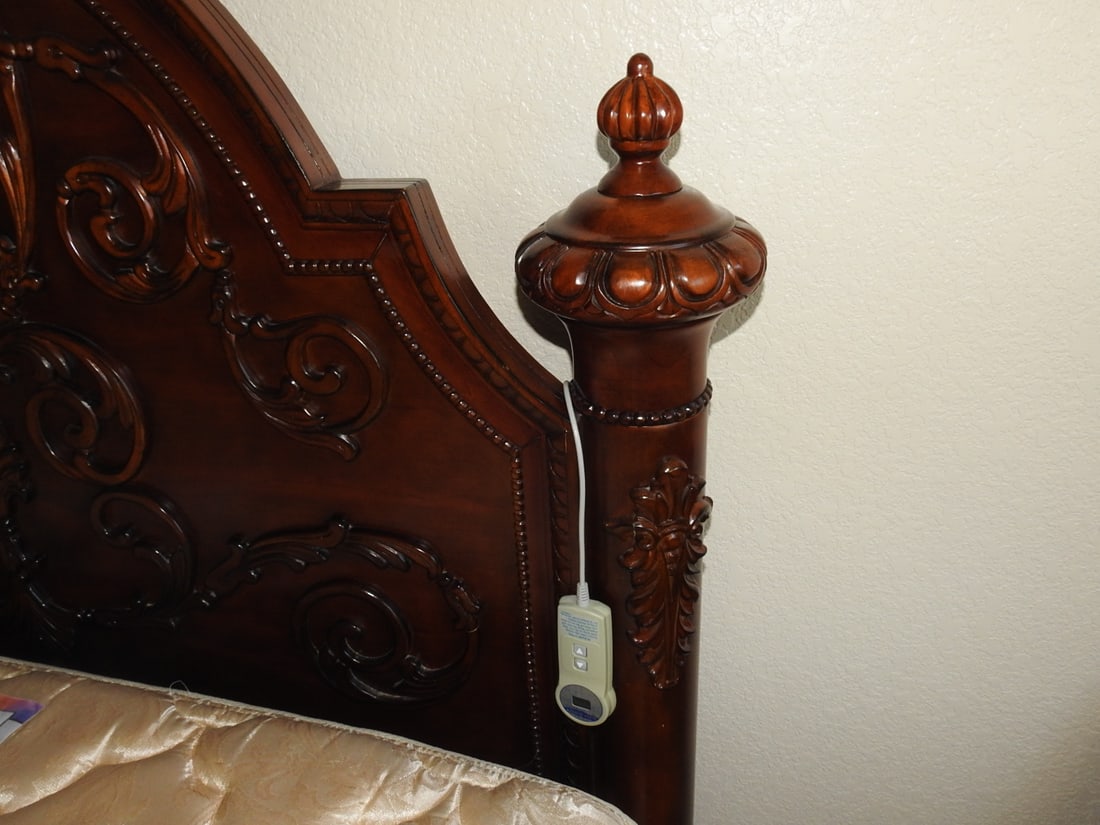 Vintage Rococo Style Carved Mahogany Bedroom Set - 6