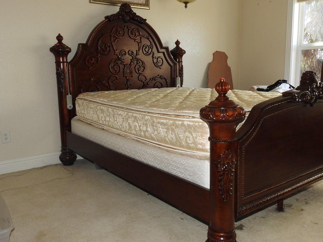 Vintage Rococo Style Carved Mahogany Bedroom Set - 9