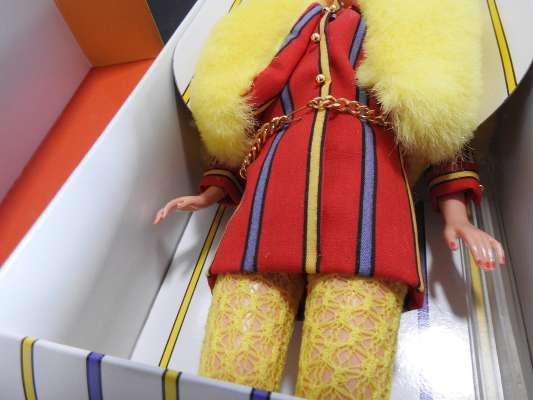 1997 Mattel Twist ‘n Turn Barbie 1967 Doll & Fashion Reproduction - 8
