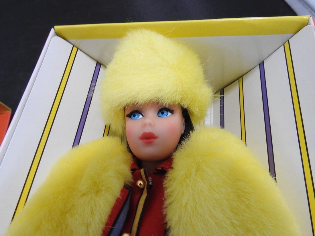 1997 Mattel Twist ‘n Turn Barbie 1967 Doll & Fashion Reproduction - 9