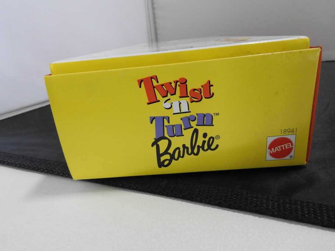 1997 Mattel Twist ‘n Turn Barbie 1967 Doll & Fashion Reproduction - 4