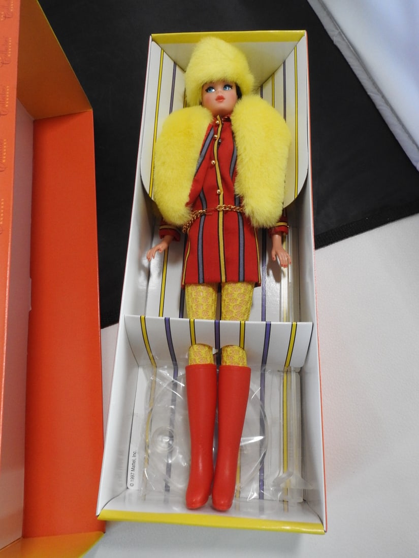 1997 Mattel Twist ‘n Turn Barbie 1967 Doll & Fashion Reproduction - 6