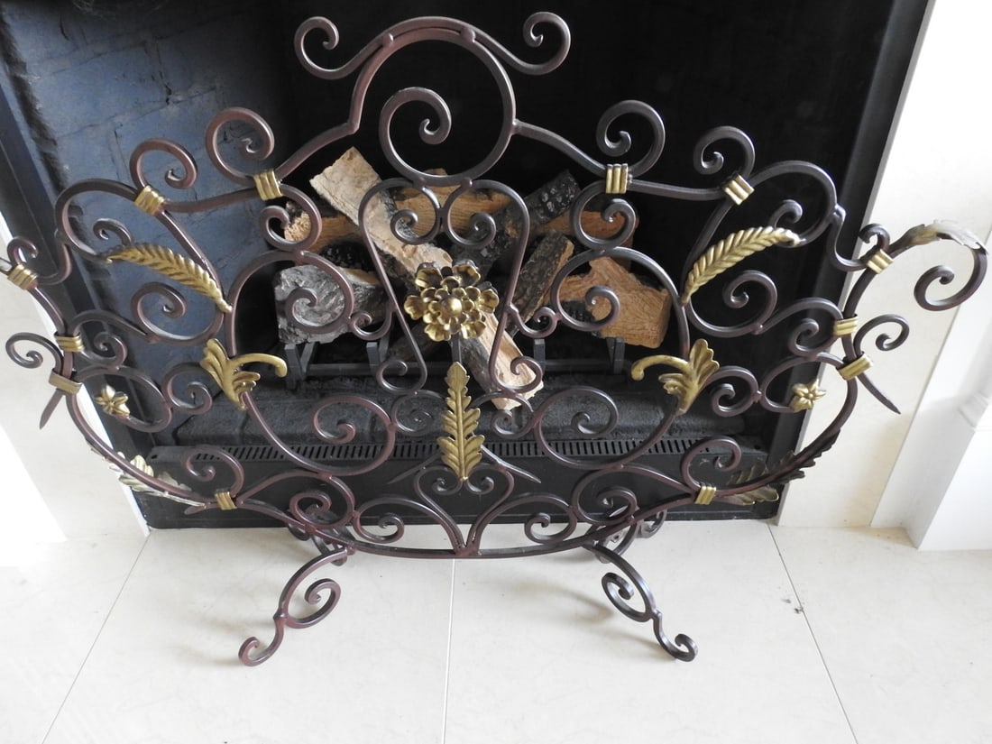 Classical Style Scroll Metal Fireplace Screen - 2