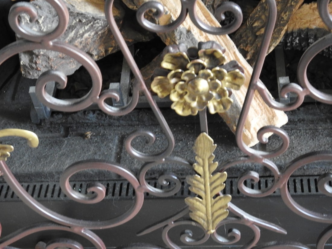 Classical Style Scroll Metal Fireplace Screen - 3