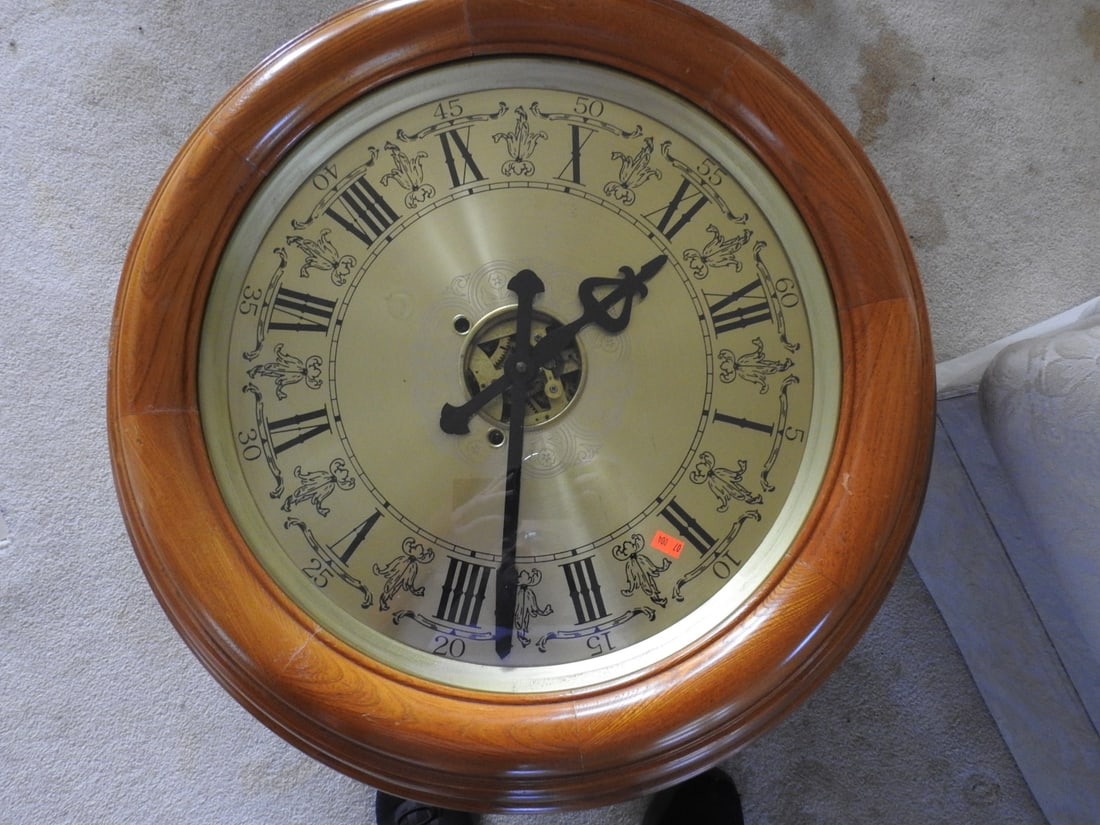 Vintage Gear-Operated Coffee Table Clock (1 of 10)