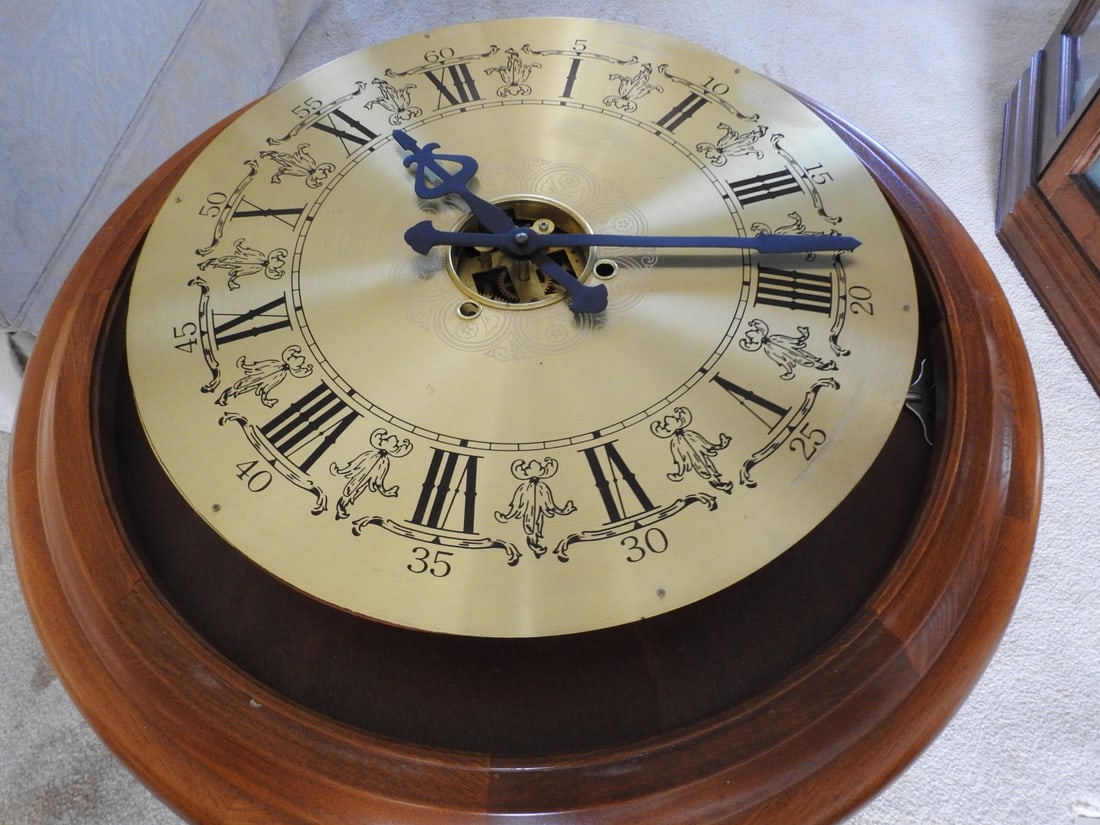 Vintage Gear-Operated Coffee Table Clock - 4