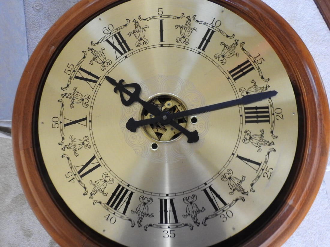 Vintage Gear-Operated Coffee Table Clock - 5