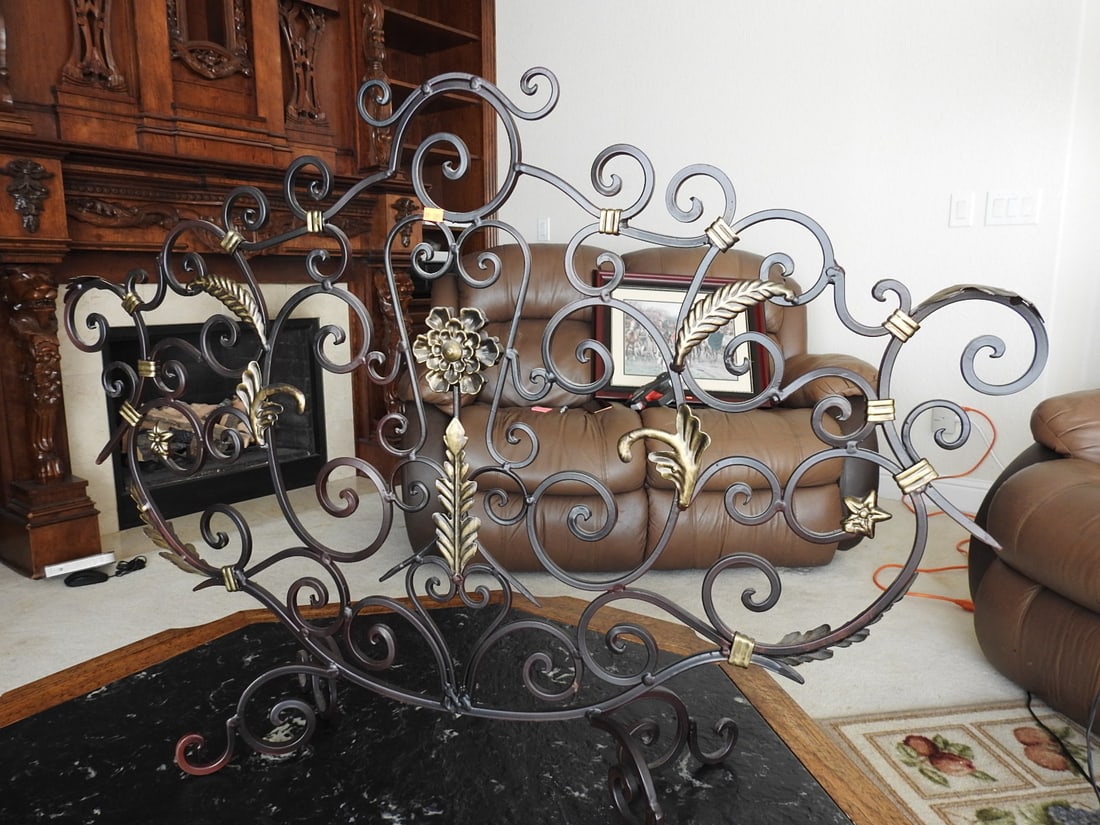 Classical Style Scroll Metal Fireplace Screen: Classical style metal fireplace screen with ornate scrollwork and decorative leaf/acanthus accents. Approx. 27.5 x 39.5 x 9 in.