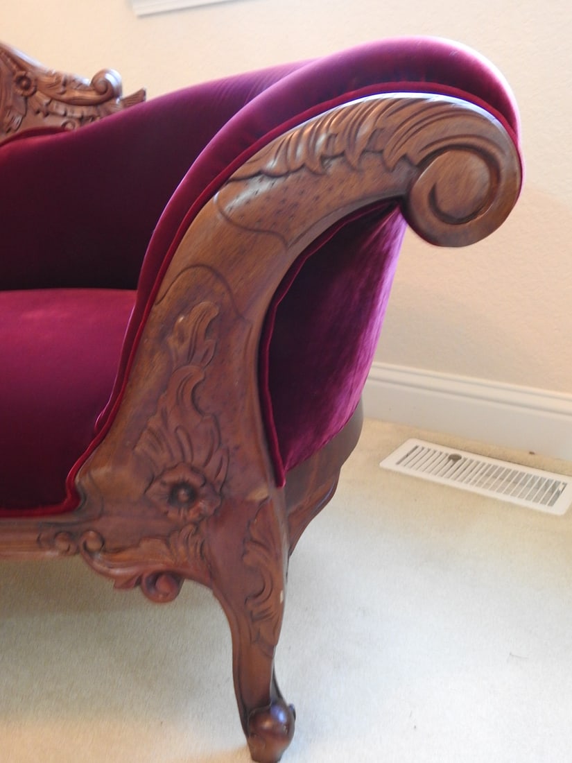 Vintage Victorian Style Red Velvet Chaise Lounge - 8