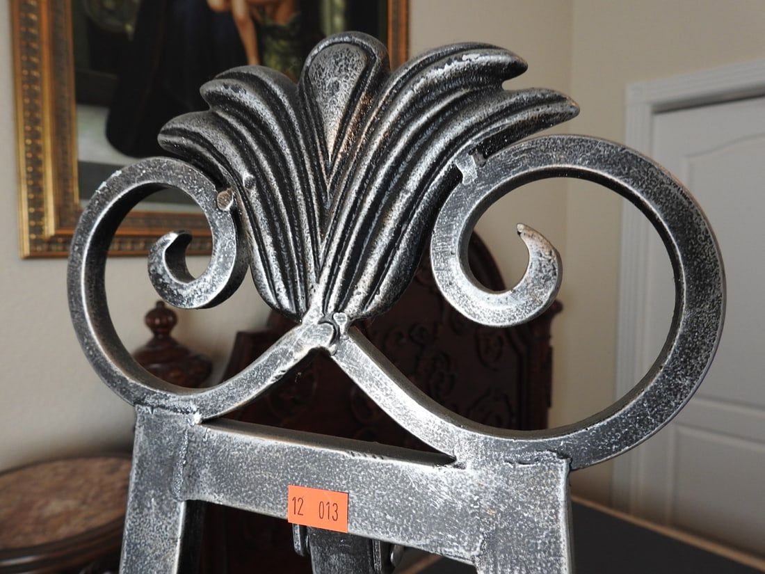 Classical Style Metal Easel - 2