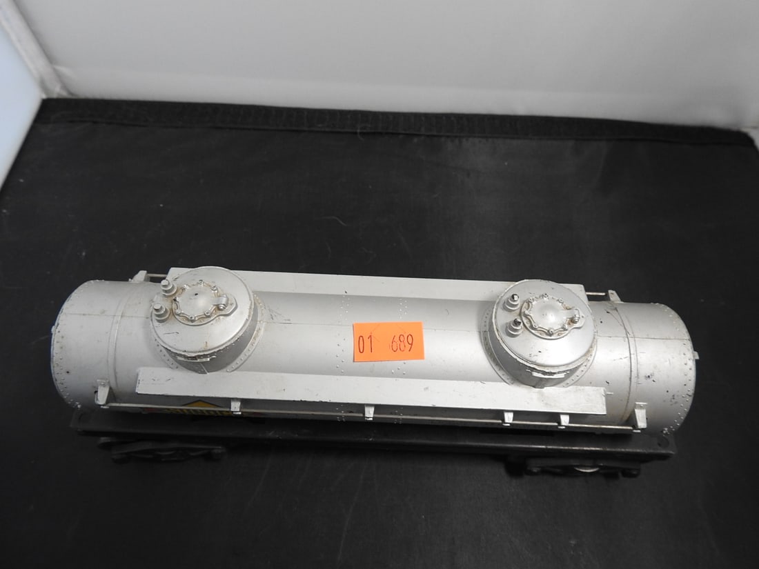 Lionel No. 6465 Sunoco Two-Dome Tank Car - 2