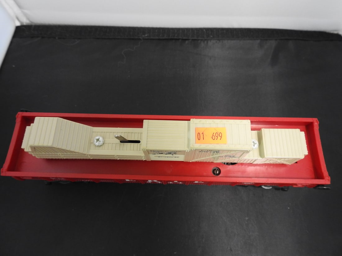 Lionel No. 3444 Erie Animated Cop and Hobo Gondola - 2