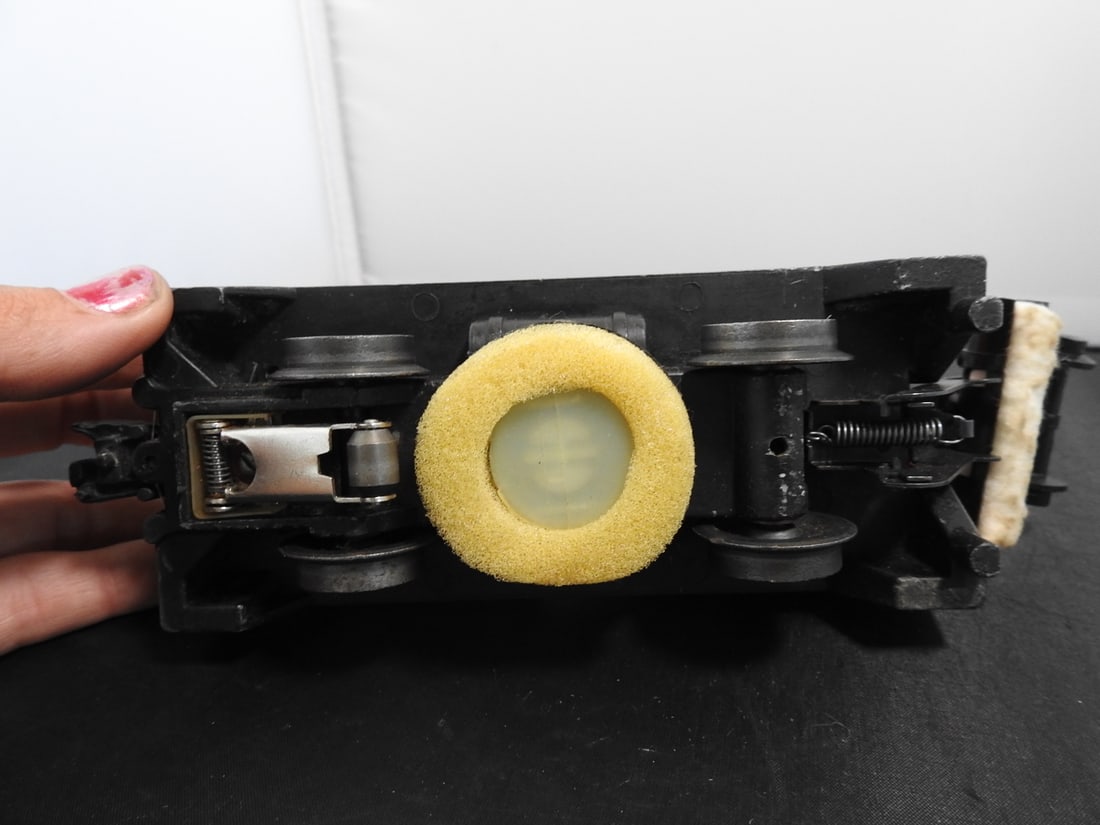 Lionel No. 3927 Track Cleaning Car - 3