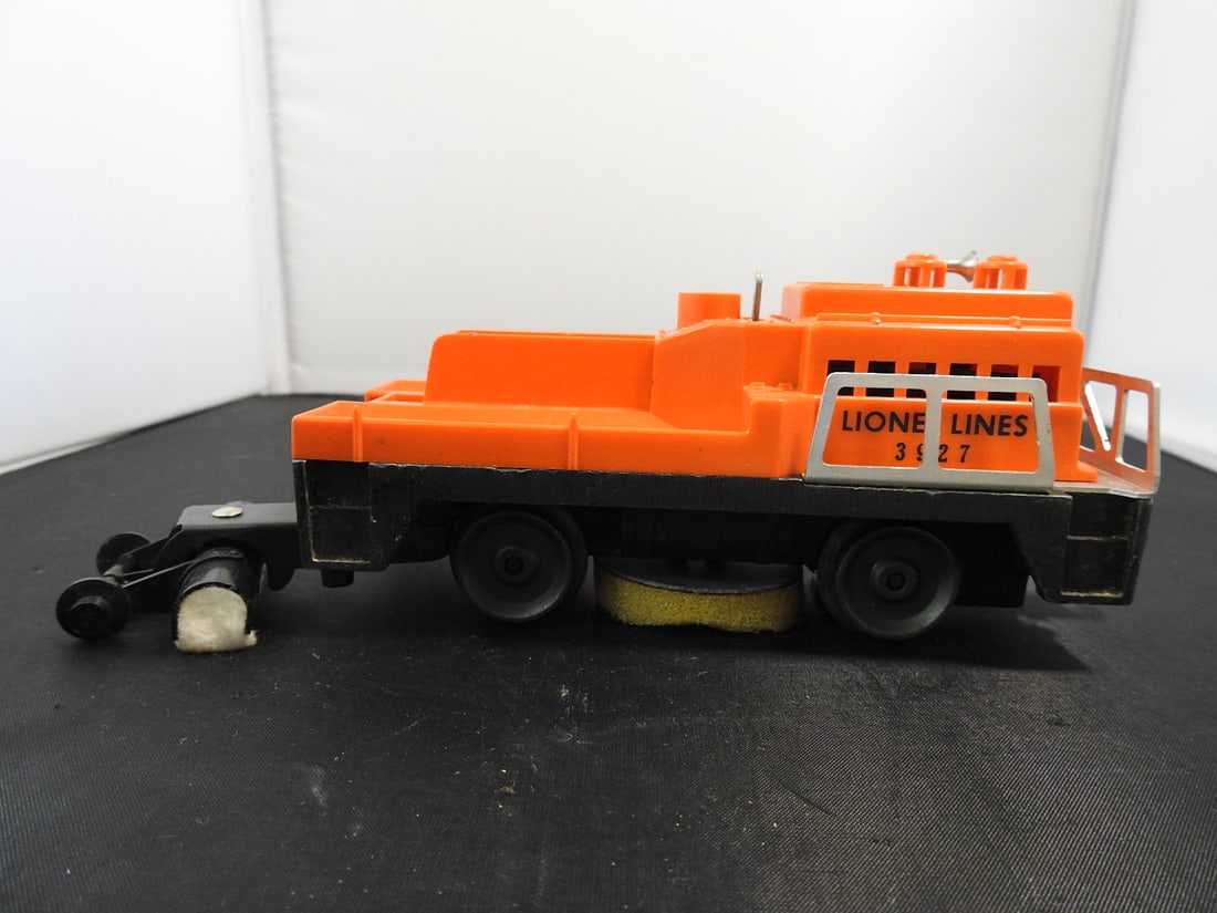 Lionel No. 3927 Track Cleaning Car - 5
