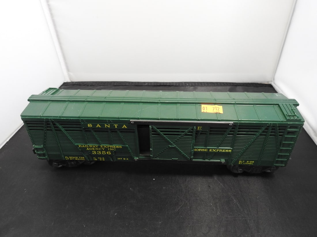 Lionel No. 3356 Santa Fe Operating Horse Express Car (1 of 8)