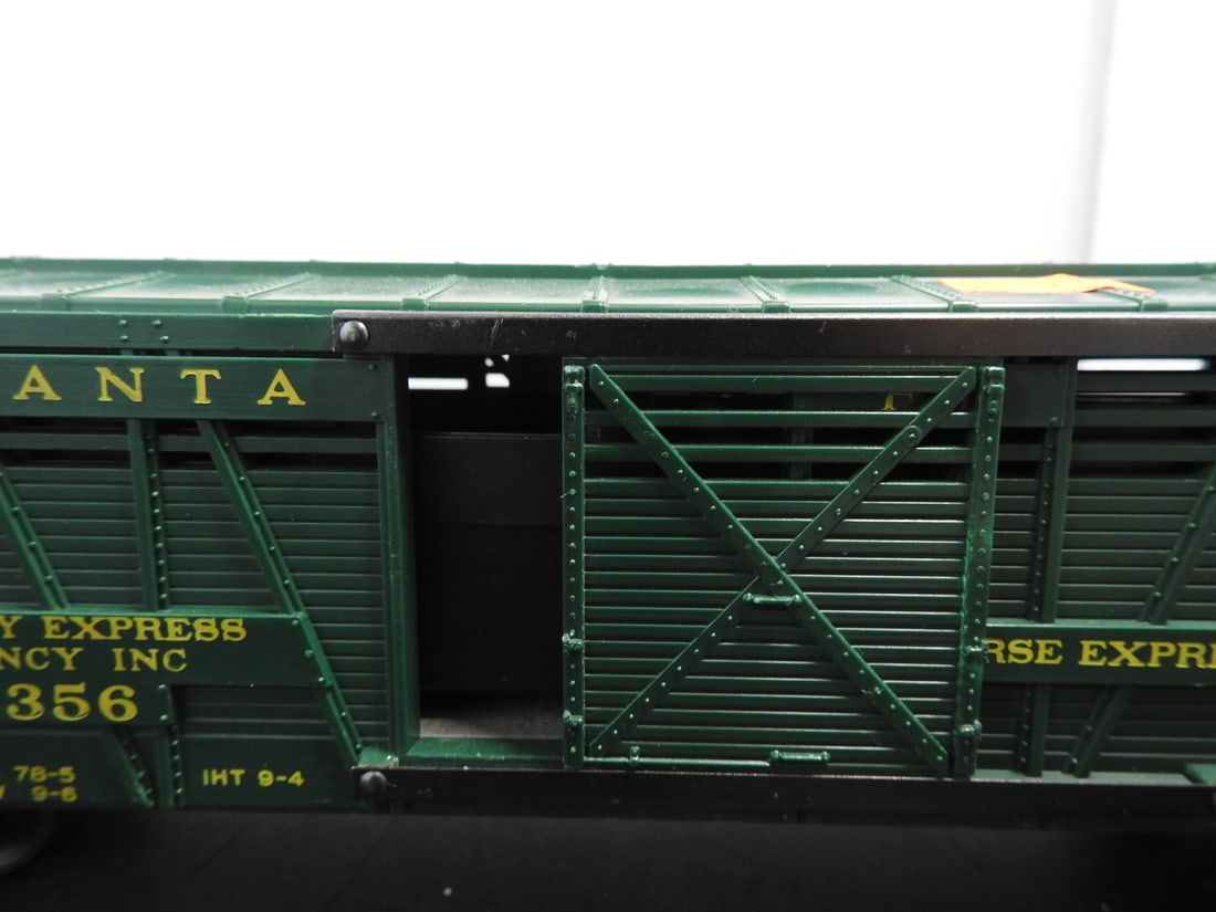 Lionel No. 3356 Santa Fe Operating Horse Express Car - 3