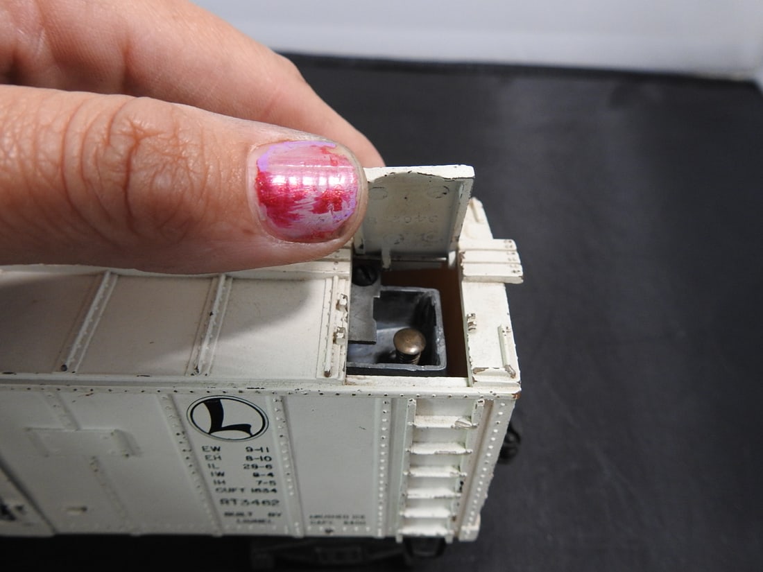 Lionel No. 3462 Automatic Refrigerated Milk Car - 4