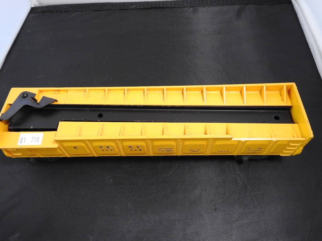 Lionel No. 3562-50 AT&SF Operating Barrel Car - 2