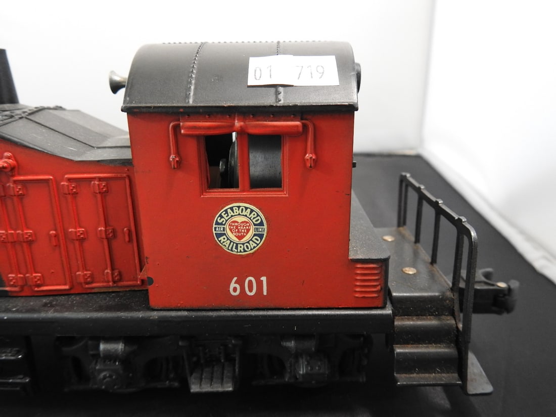 Lionel No. 601 Seaboard NW-2 Diesel Switcher - 2
