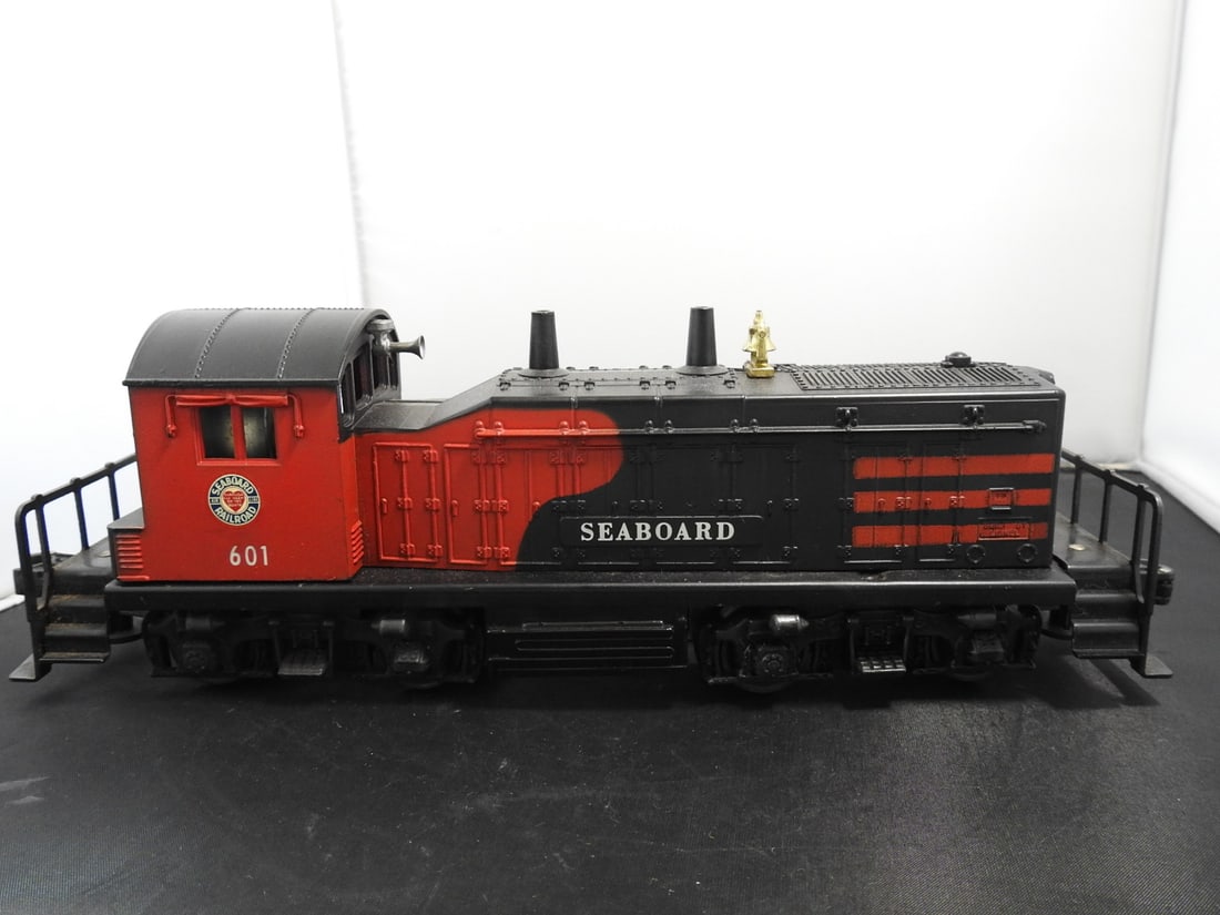 Lionel No. 601 Seaboard NW-2 Diesel Switcher - 3