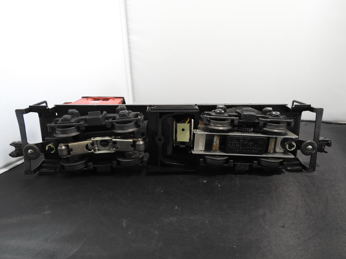 Lionel No. 601 Seaboard NW-2 Diesel Switcher - 6