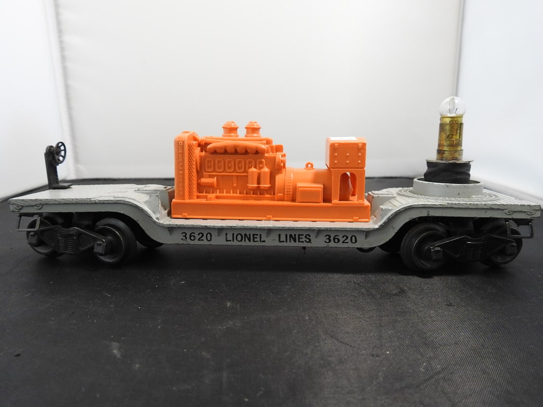 Lionel No. 3620 Operating Searchlight Car: Lionel postwar-era O gauge No. 3620 operating searchlight car with searchlight assembly on flatcar base. Circa 1950s Lionel production; light/operating function not fully tested unless noted. Approx. 
