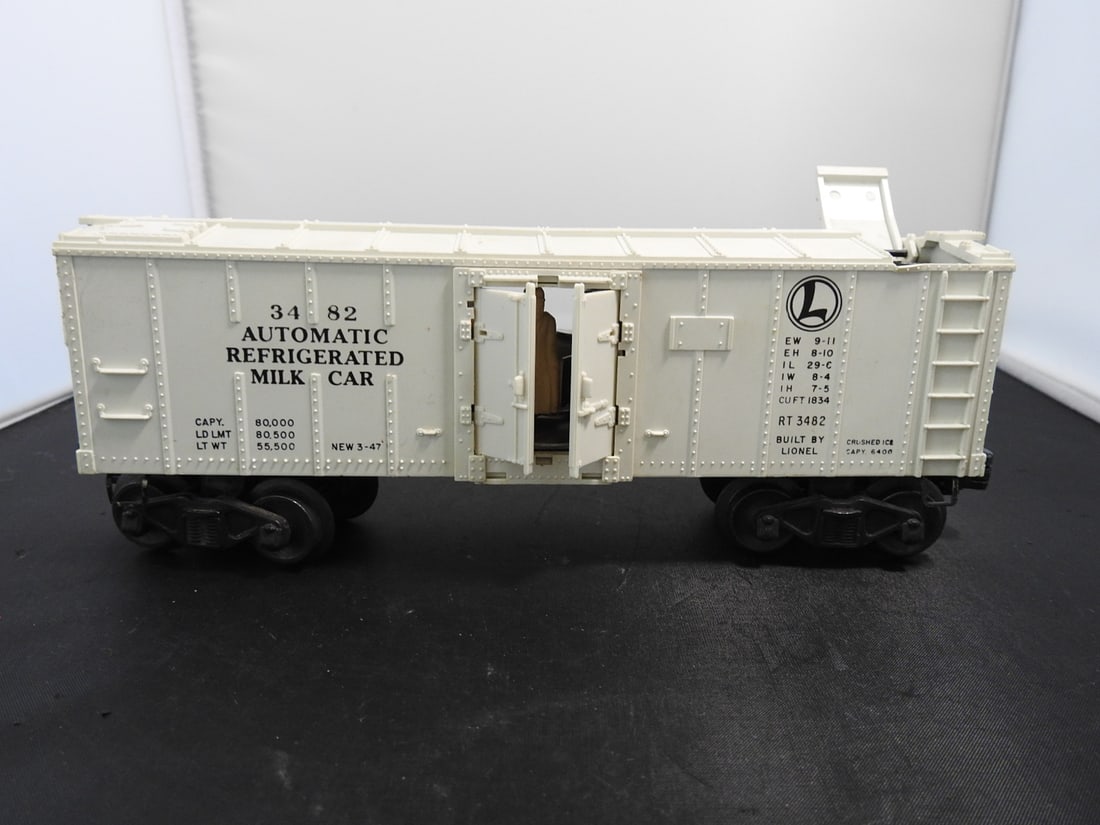Lionel No. 3482 Automatic Refrigerated Milk Car (1 of 4)