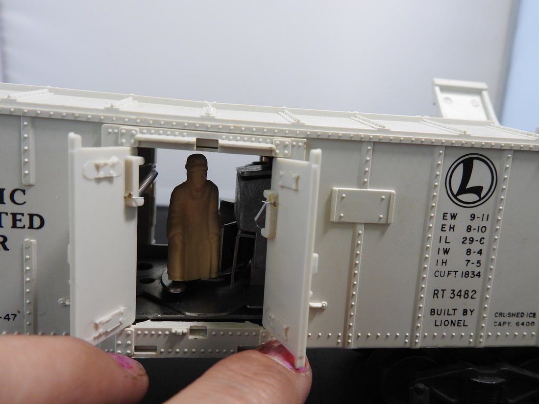 Lionel No. 3482 Automatic Refrigerated Milk Car - 2