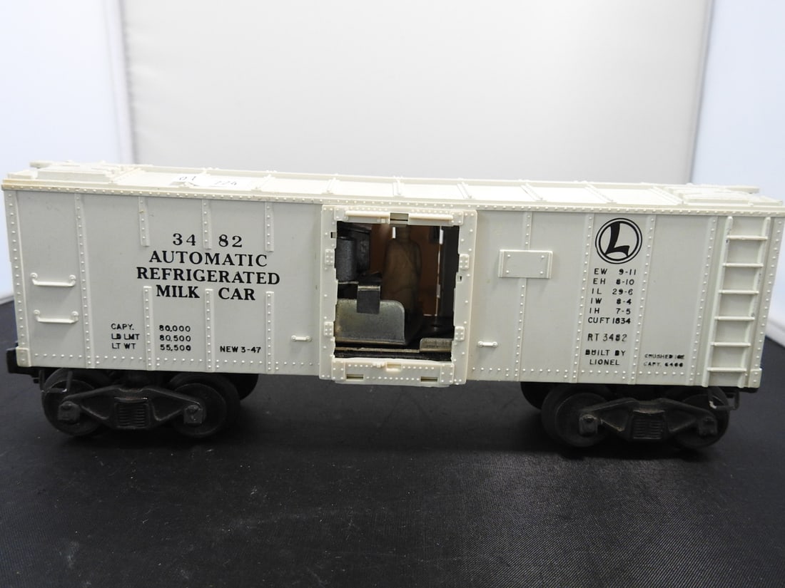 Lionel No. 3482 Automatic Refrigerated Milk Car - 3