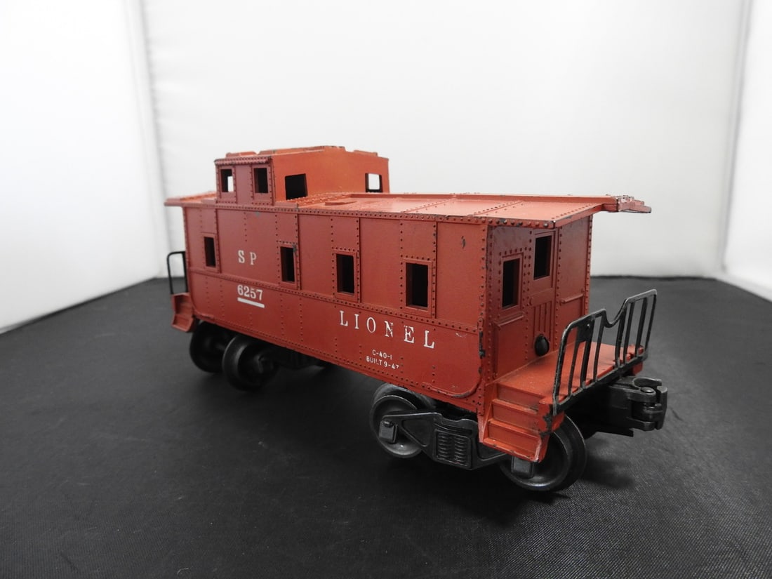 Lionel No. 6257 Southern Pacific Caboose - 2