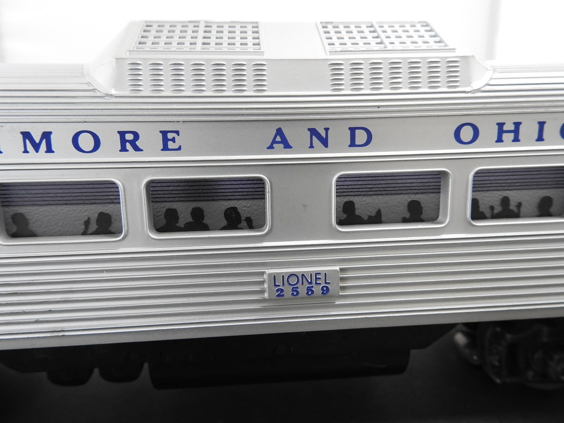 Lionel No. 2559 Baltimore & Ohio RDC Passenger Car - 4