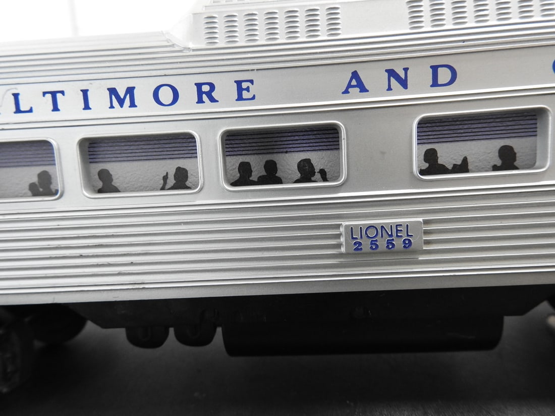 Lionel No. 2559 Baltimore & Ohio RDC Passenger Car - 5