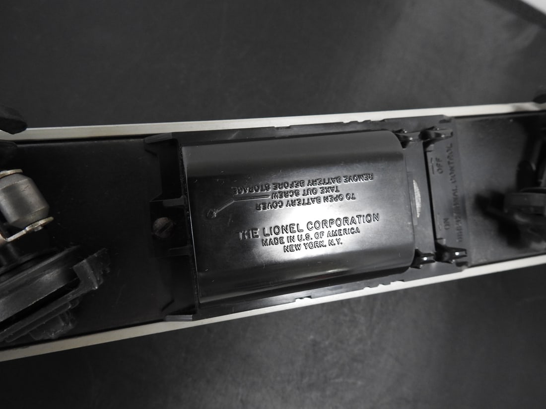 Lionel No. 2559 Baltimore & Ohio RDC Passenger Car - 9