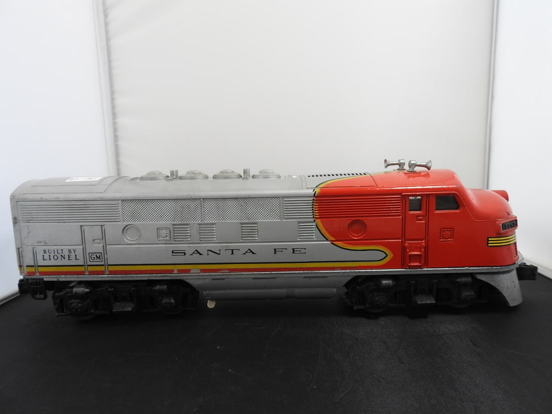 Lionel Santa Fe F3A Diesel Locomotive (1 of 8)